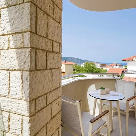 Moderi Luxury Aparthotel 4*